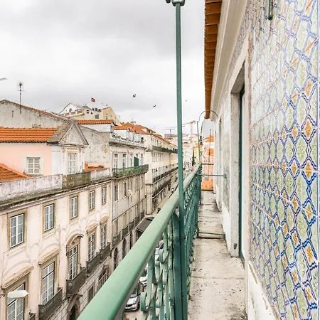 Plum Guide - Majestic Mellow * Lisboa